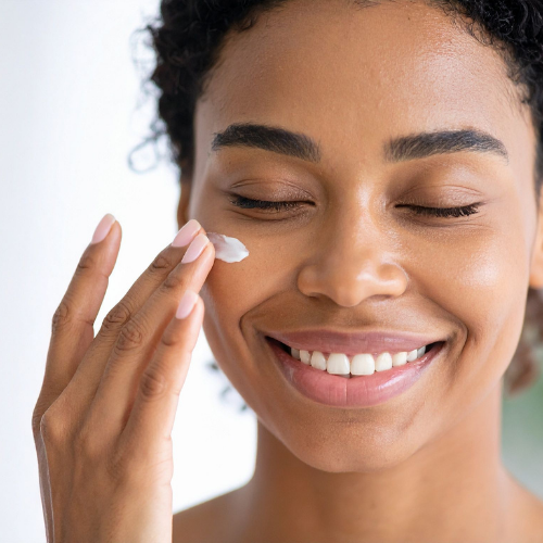 Application crème anti-rides anti-âge bio lait d'ânesse visage