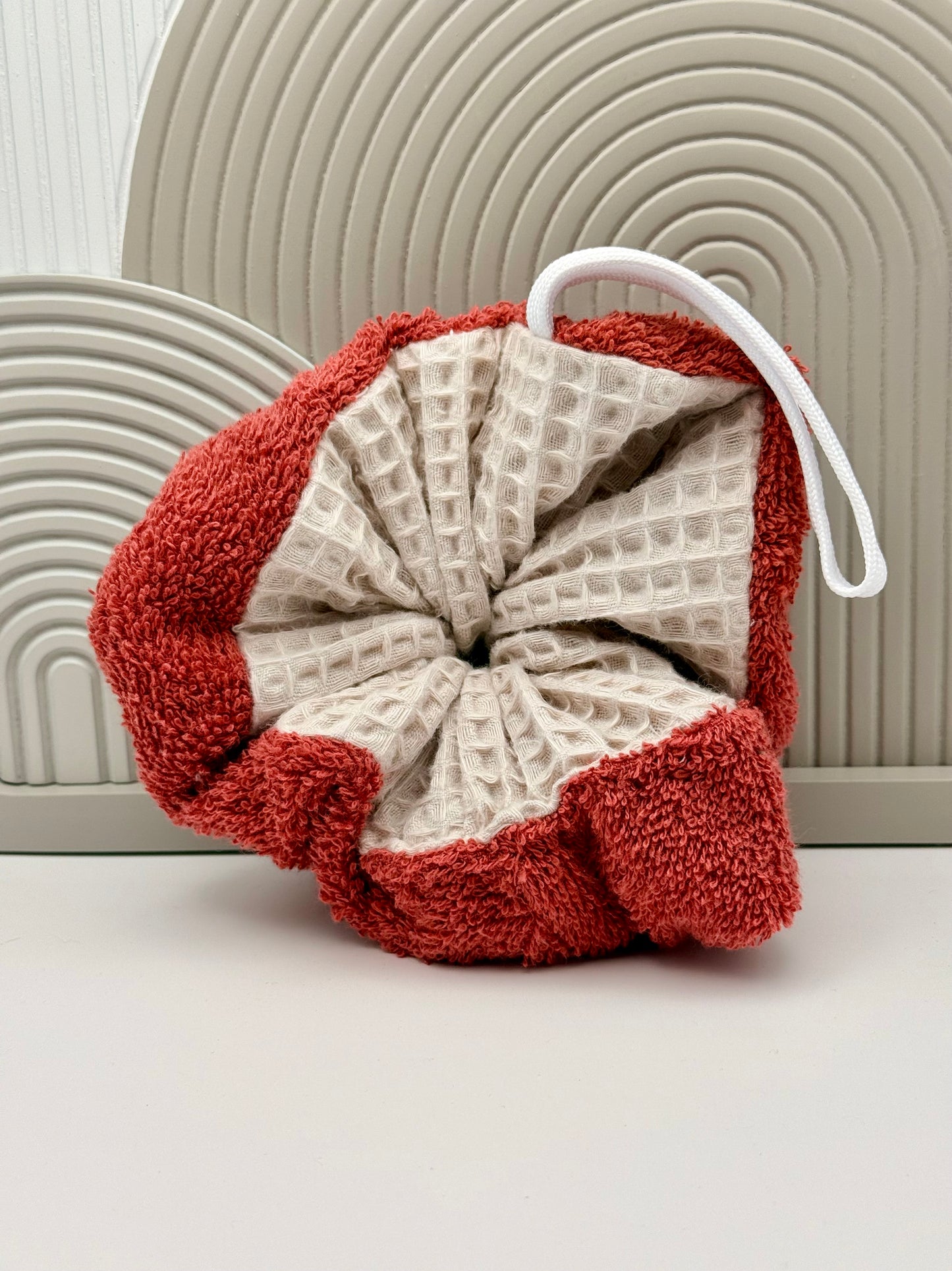 Fleur de douche éponge réutilisable rouge