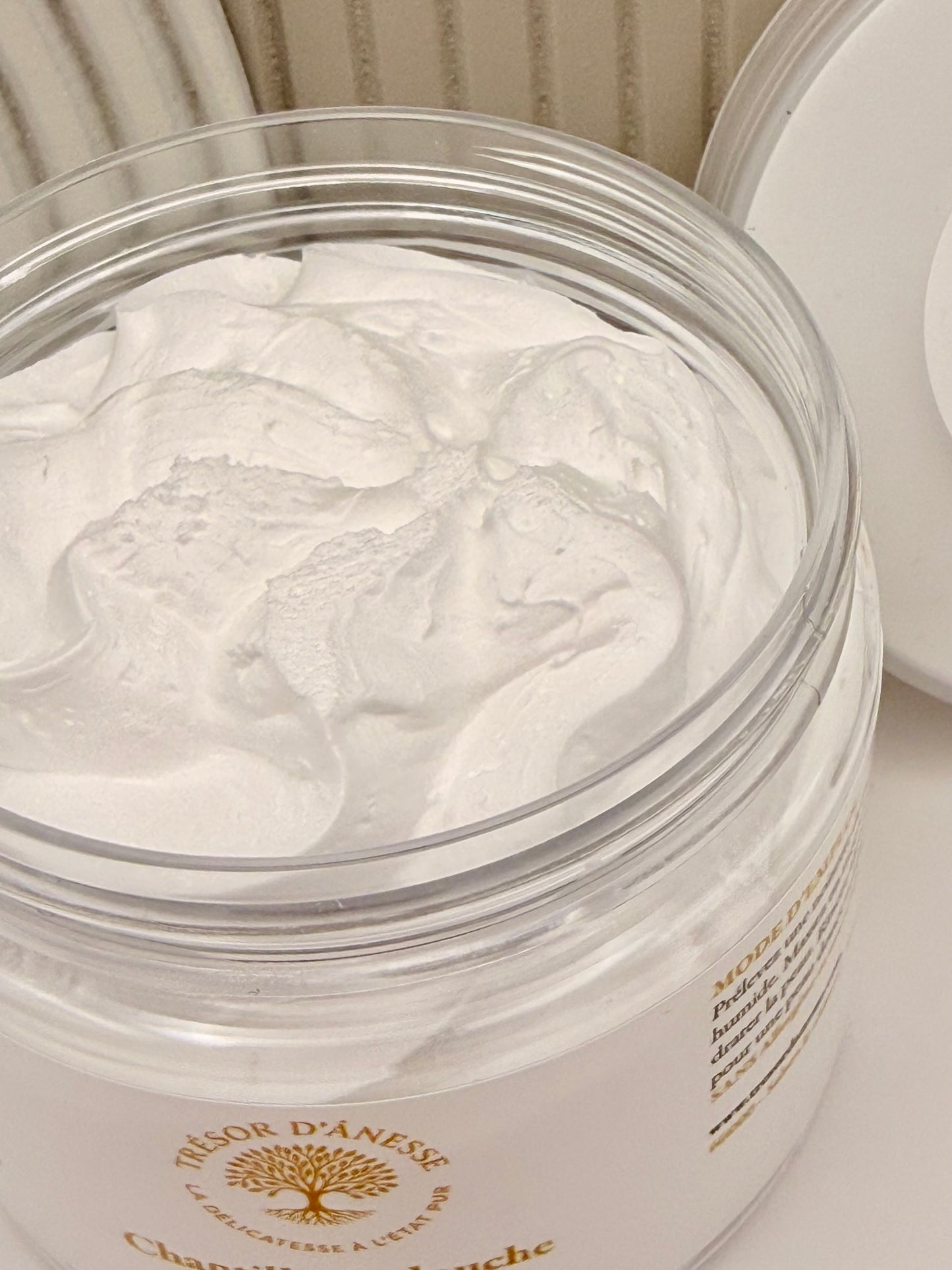 Texture chantilly légère et aérienne gel douche lait d'ânesse bio
