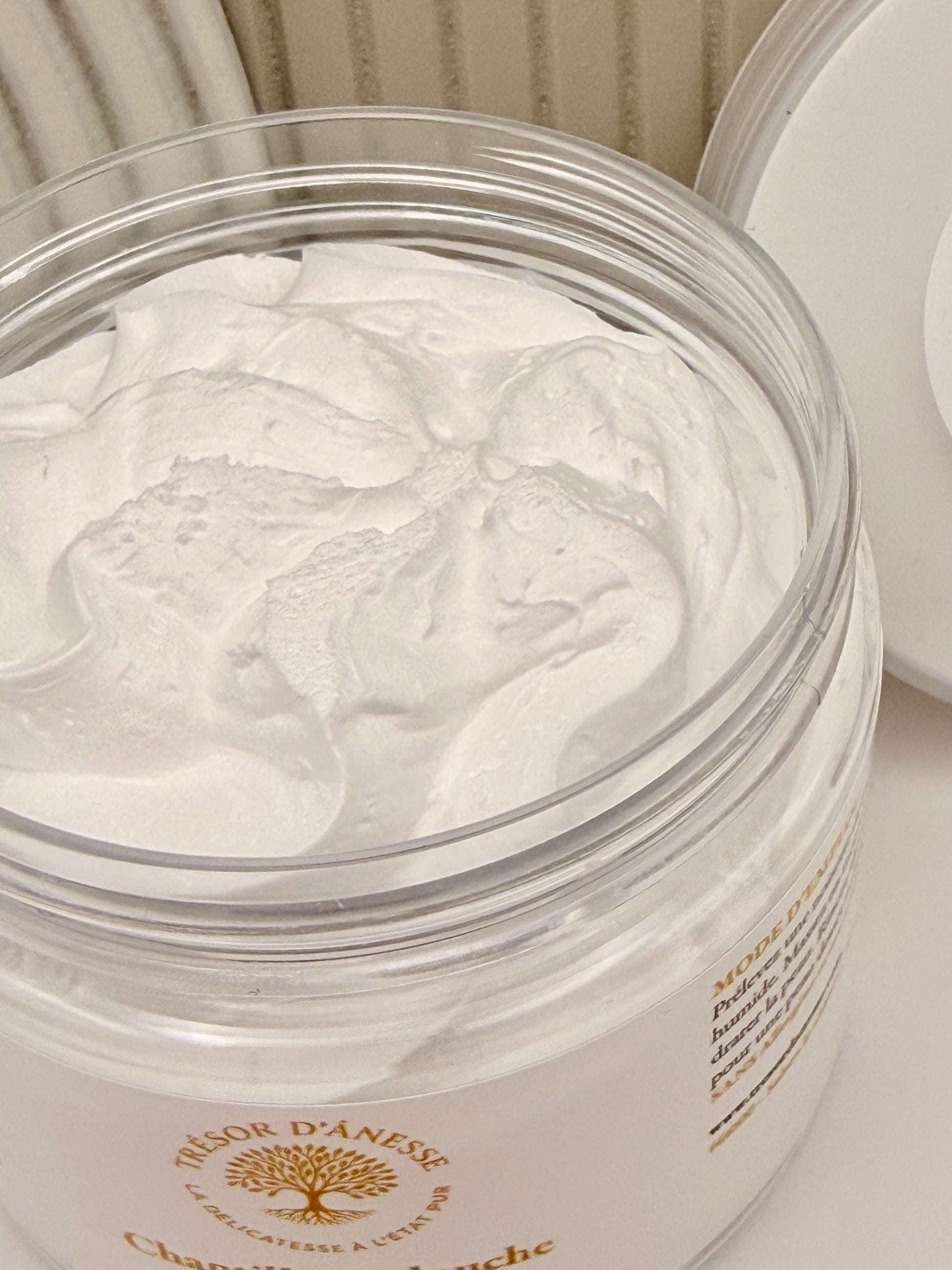 Texture chantilly légère et aérienne gel douche lait d'ânesse bio
